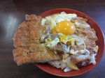 元祖のはみ出すカツ丼.jpg